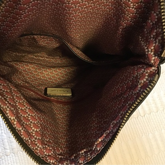 Black leather folded purse with brass colored chain. - Picture 8 of 8